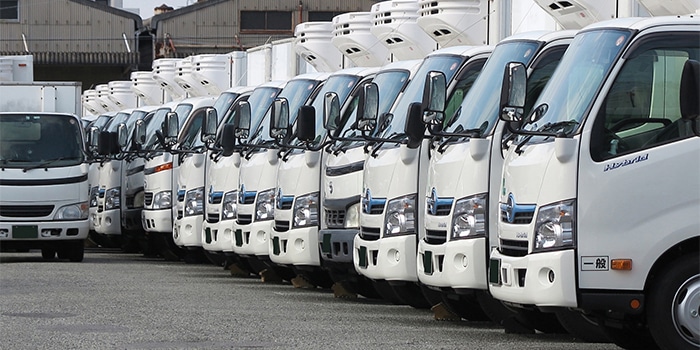事業内容「新車・中古車販売」